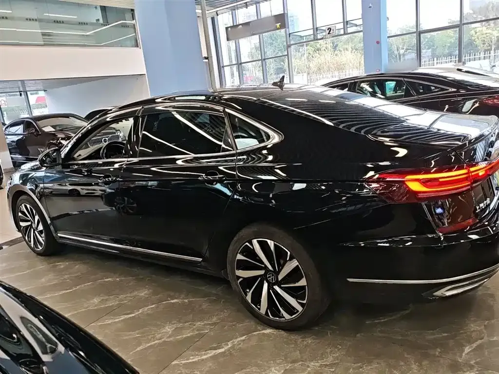 Volkswagen Passat 2023 из CN, фото 10