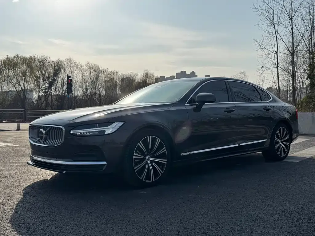 Volvo S90 — фото 1