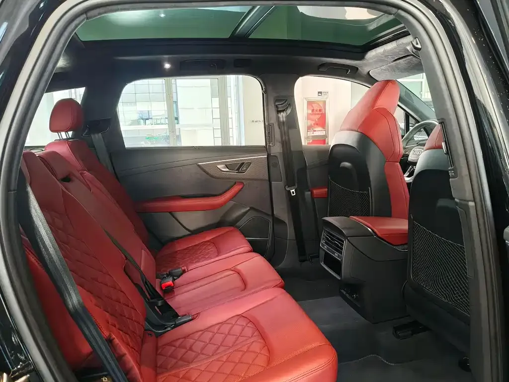 Audi SQ7 2025 из CN, фото 7