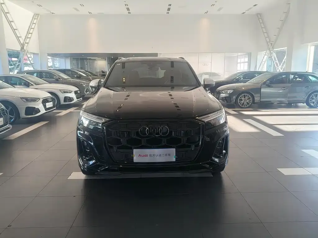 Audi SQ7 2025 из CN, фото 2