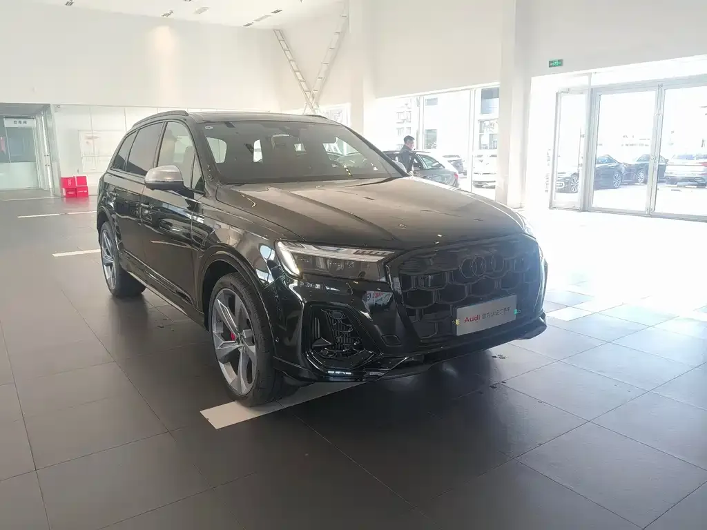 Audi SQ7 2025 из CN, фото 5