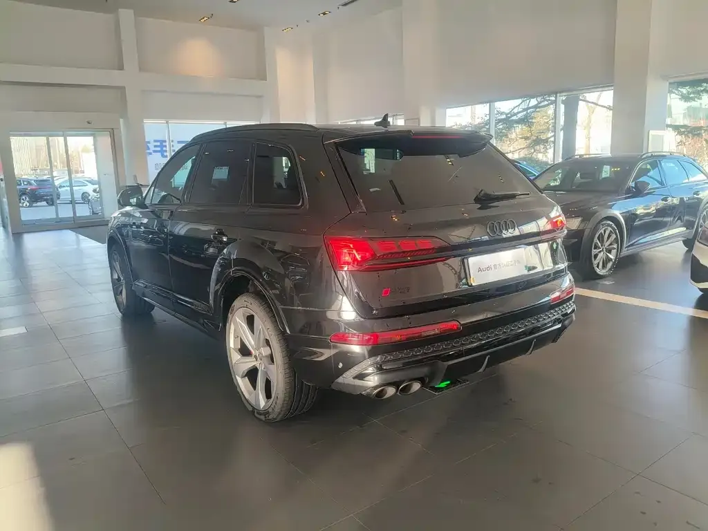 Audi SQ7 2025 из CN, фото 6