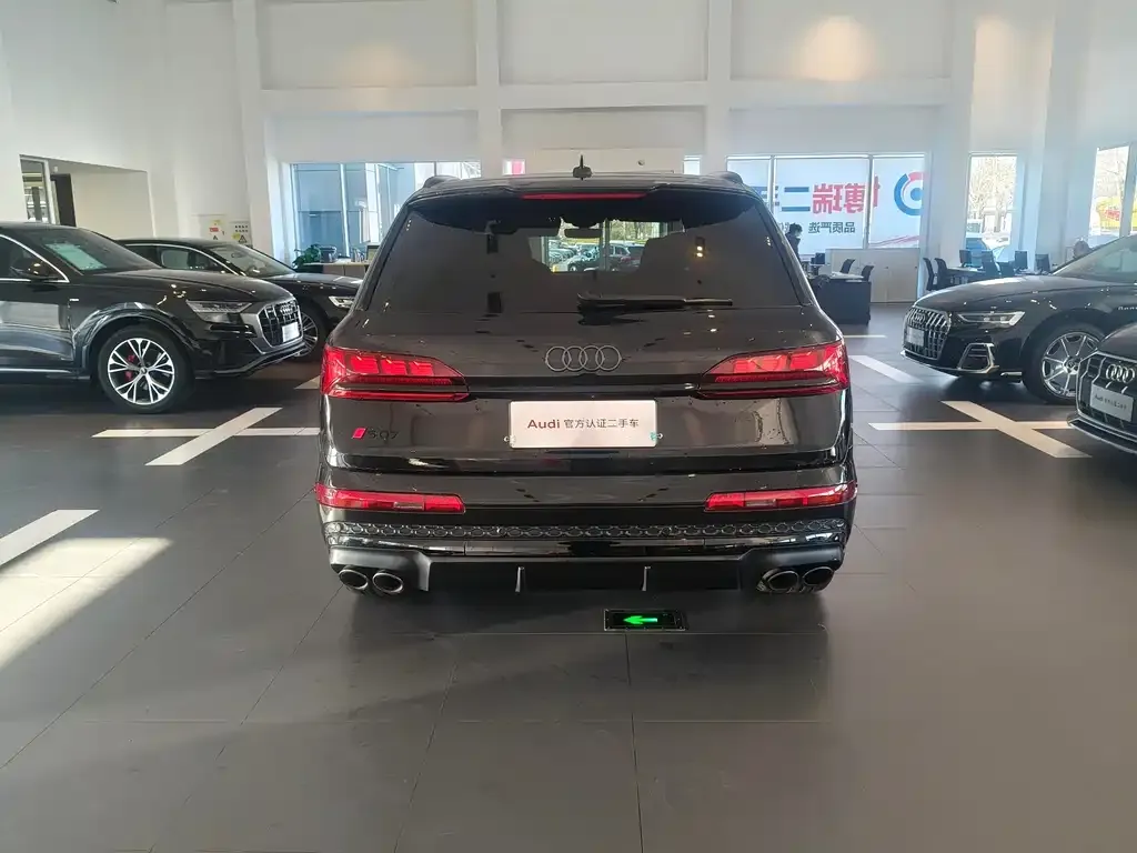Audi SQ7 2025 из CN, фото 4