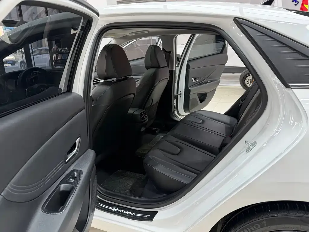 Hyundai Elantra 2023 из CN, фото 4