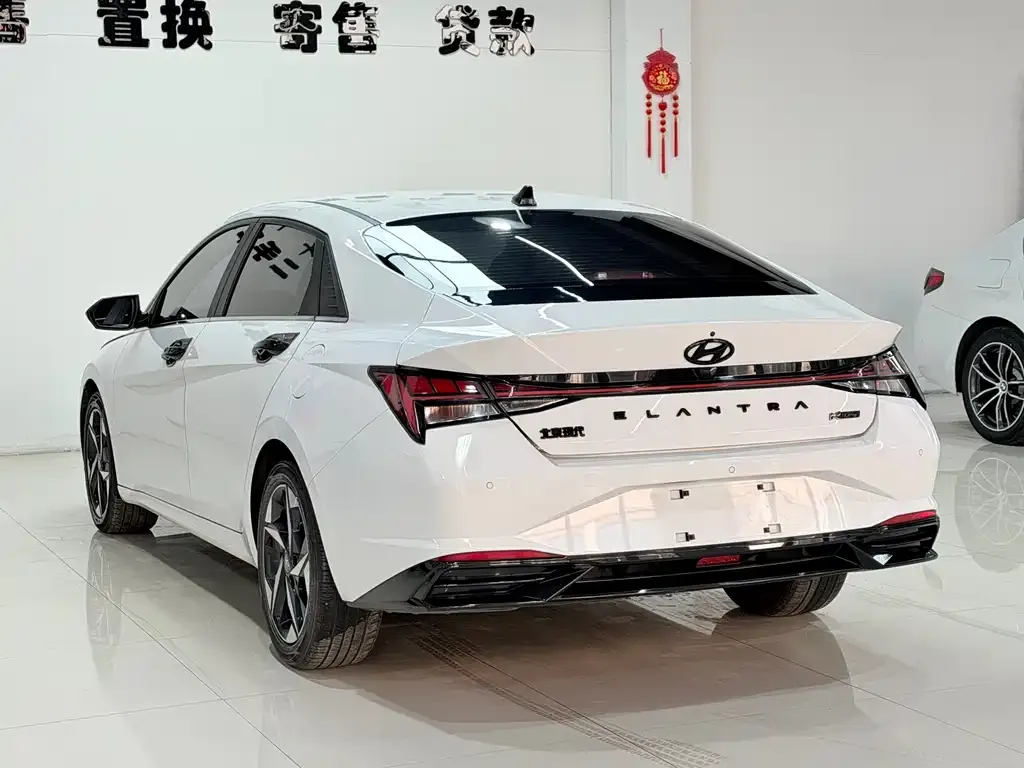 Hyundai Elantra 2023 из CN, фото 2