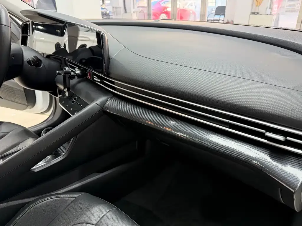 Hyundai Elantra 2023 из CN, фото 8
