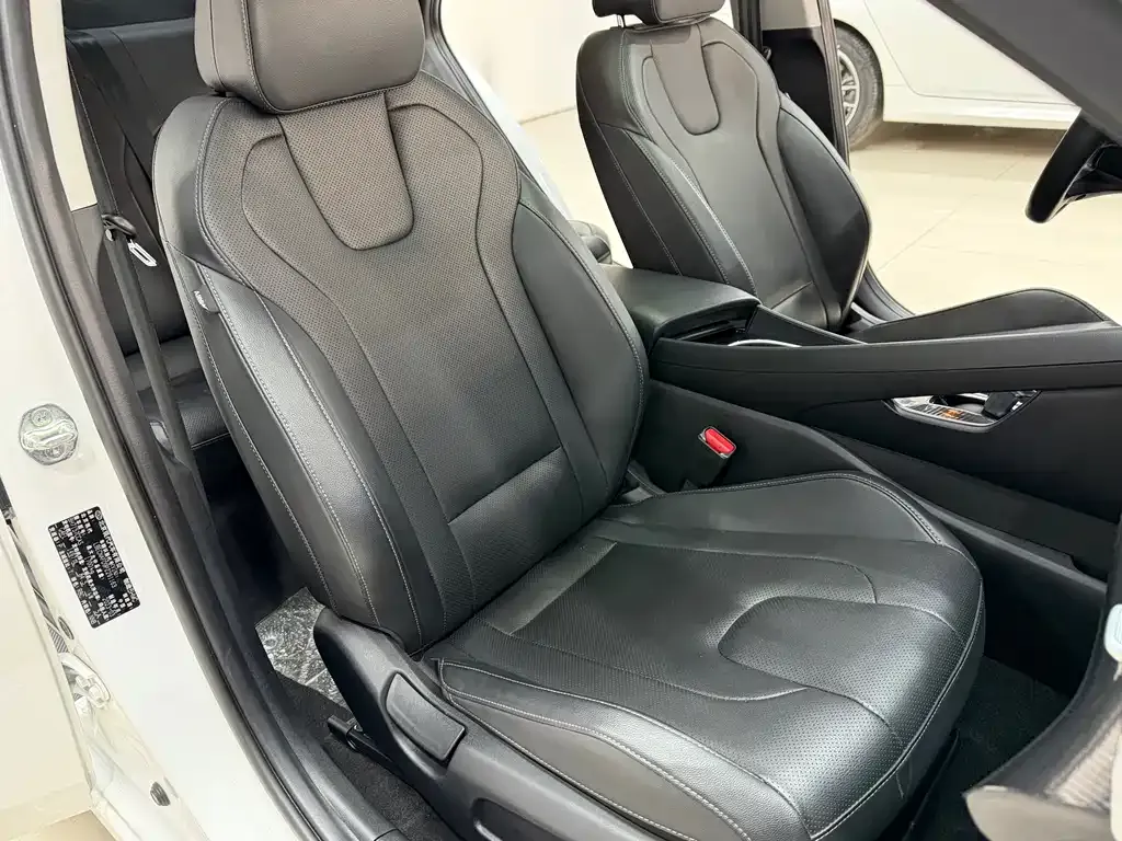 Hyundai Elantra 2023 из CN, фото 9