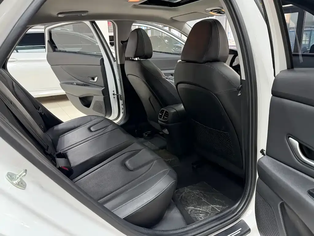 Hyundai Elantra 2023 из CN, фото 6