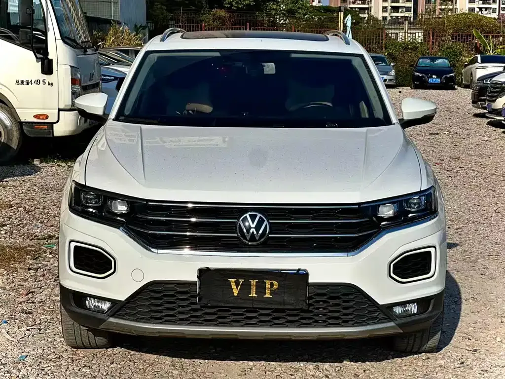 Volkswagen T-Roc — фото 1