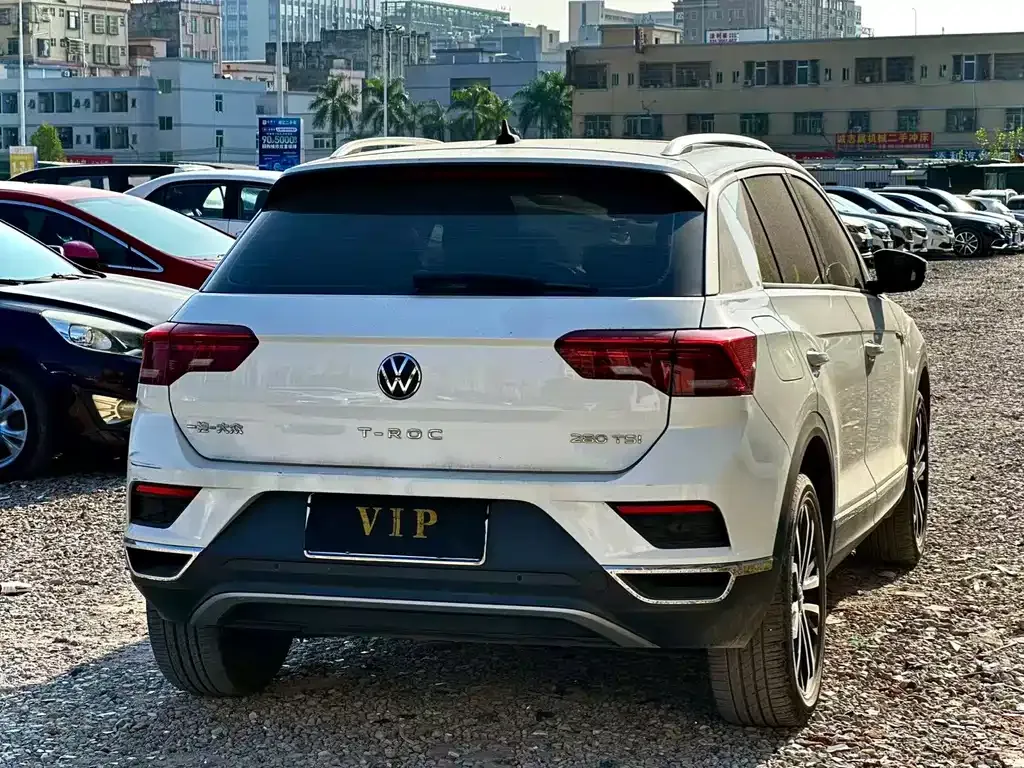 Volkswagen T-Roc — фото 6