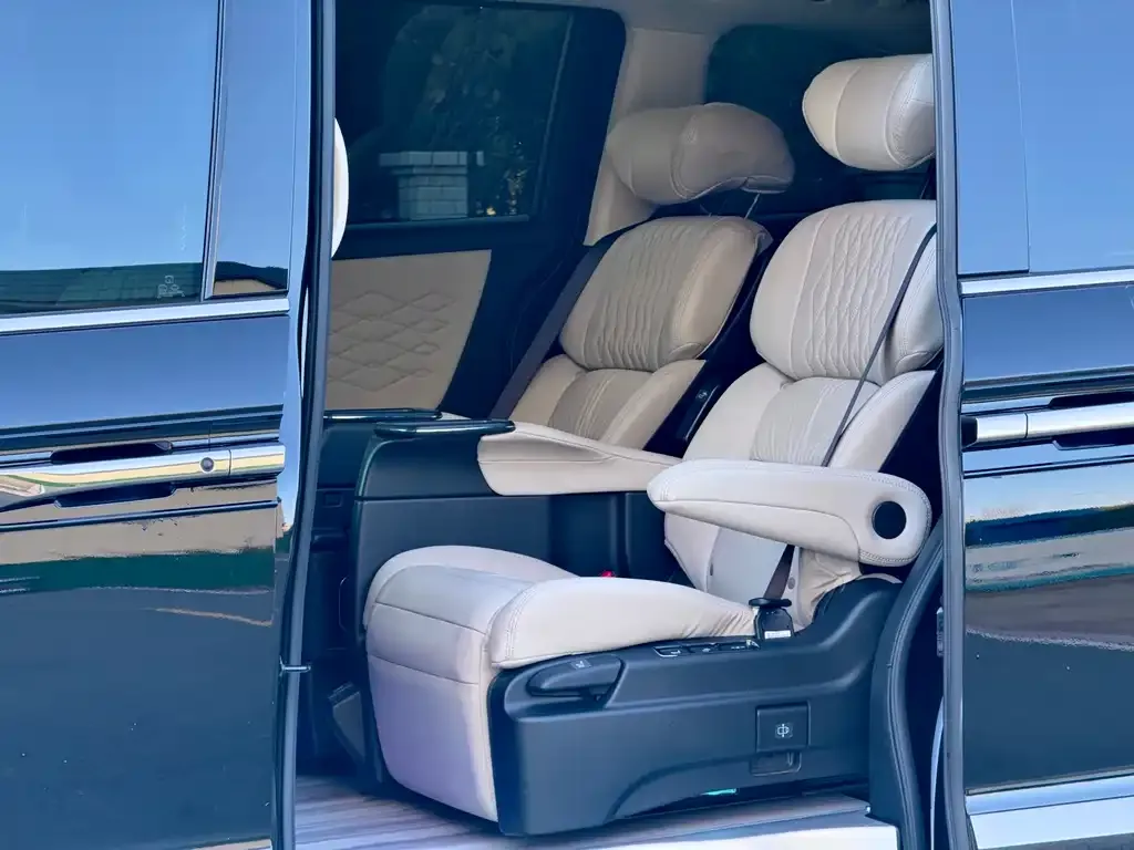 Honda Elysion 2024 из CN, фото 4