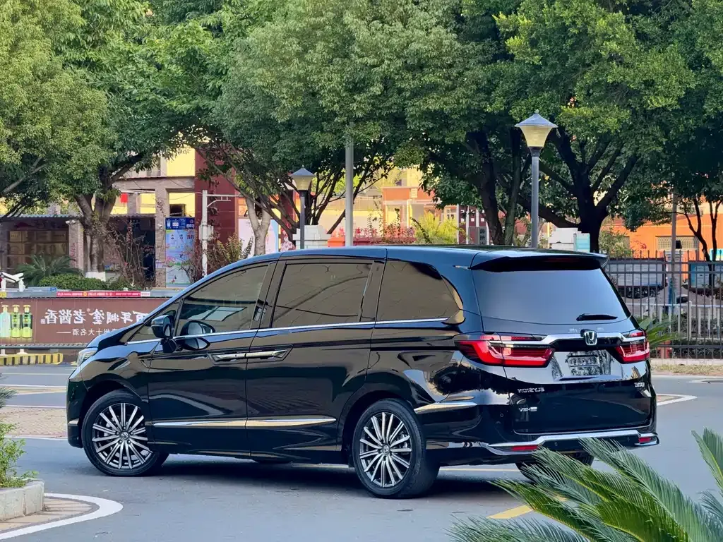 Honda Elysion 2024 из CN, фото 7