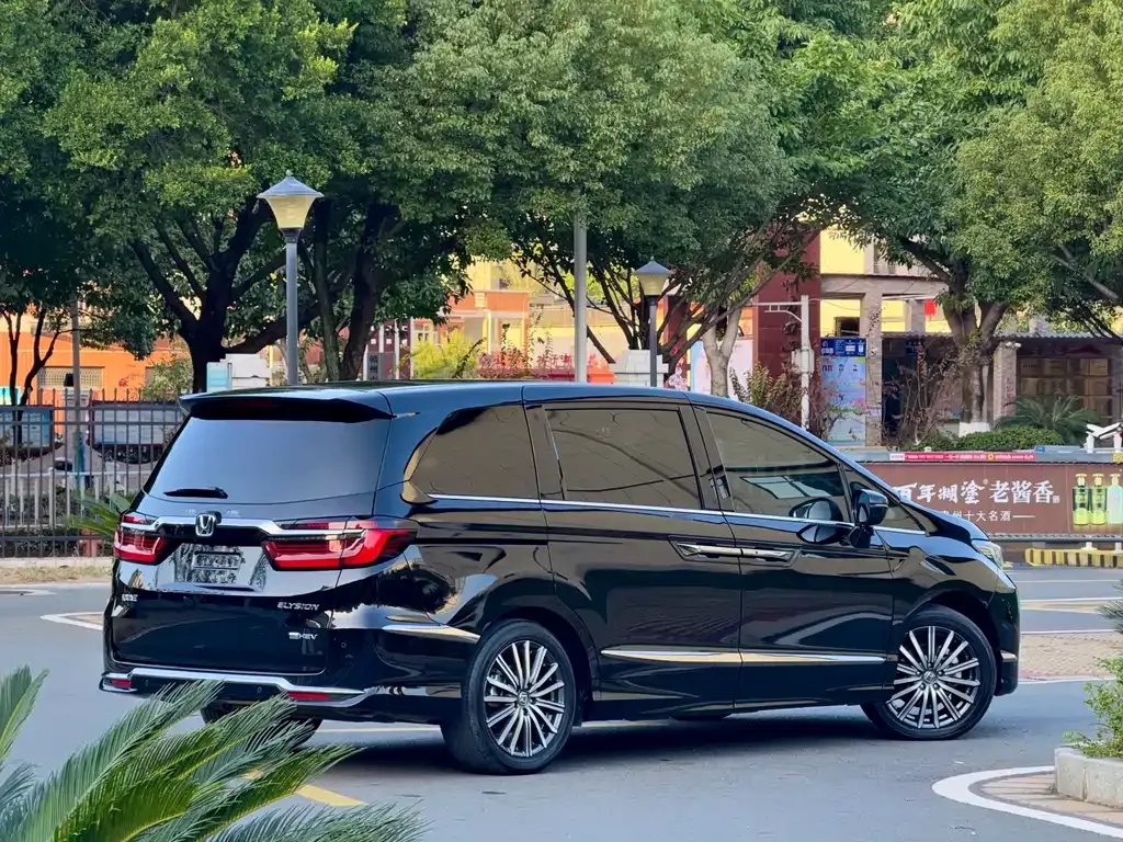 Honda Elysion 2024 из CN, фото 8