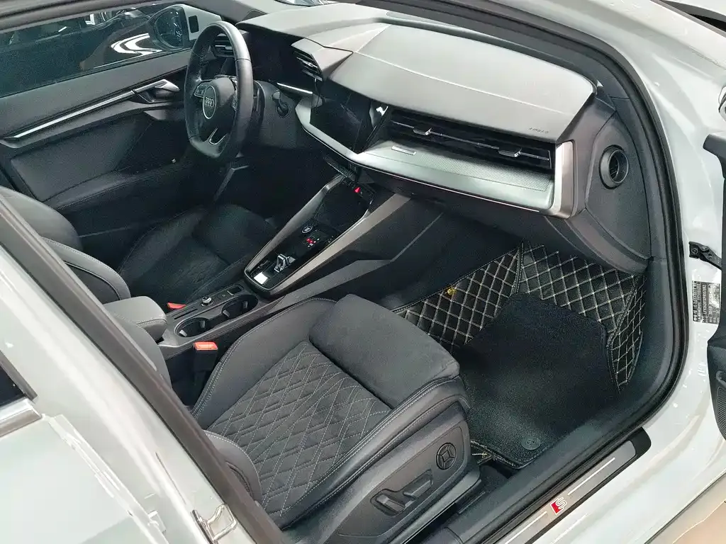Audi A3 2024 из CN, фото 3