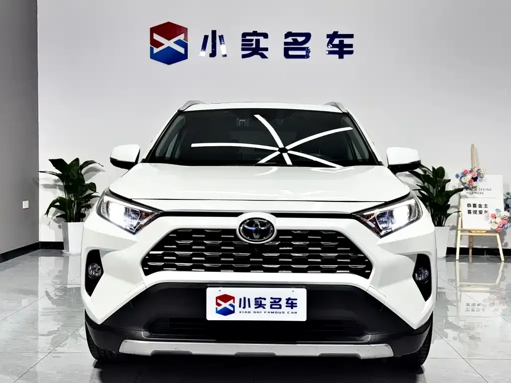 Toyota RAV4 — фото 2