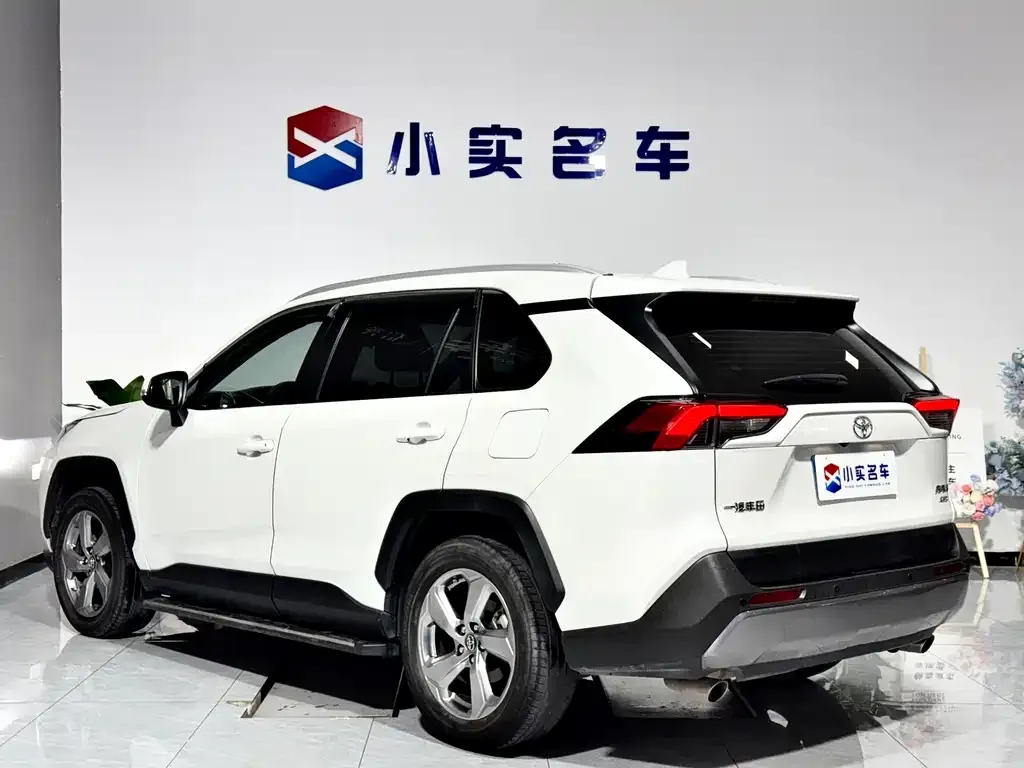 Toyota RAV4 — фото 4