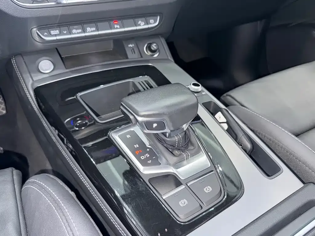 Audi Q5L 2022 из CN, фото 5