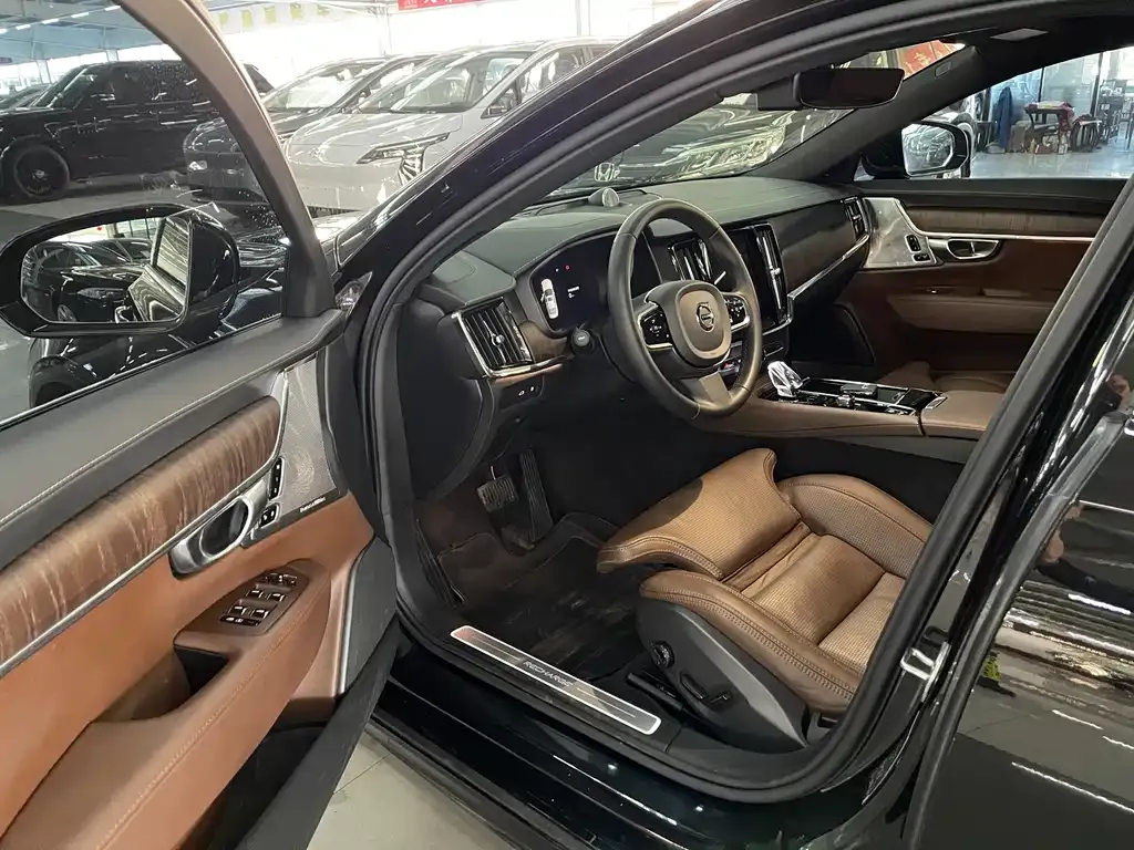 Volvo S90 PHEV 2023 из CN, фото 3