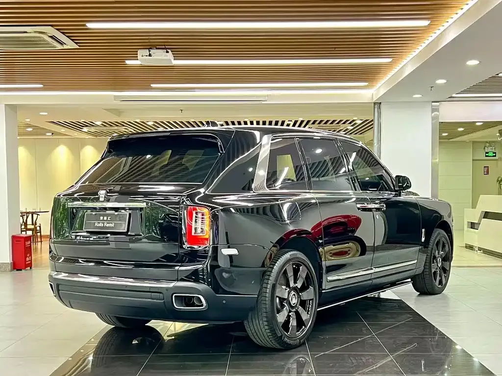 Rolls-Royce Cullinan — фото 2