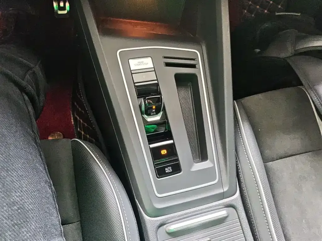 Volkswagen Golf 2021 из CN, фото 3