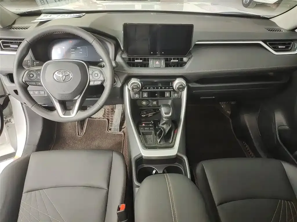 Toyota RAV4 — фото 10