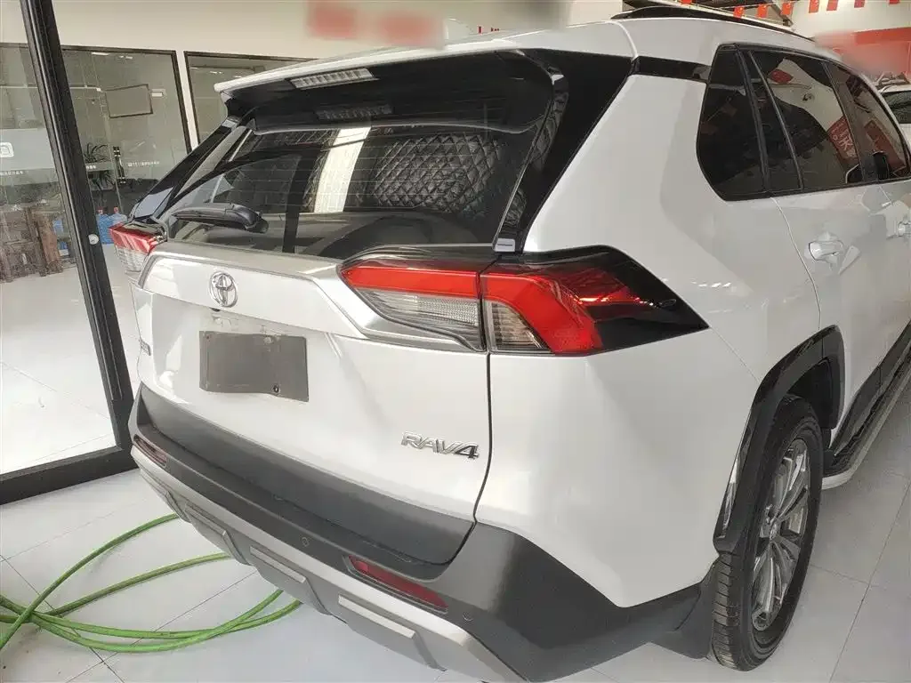 Toyota RAV4 — фото 4