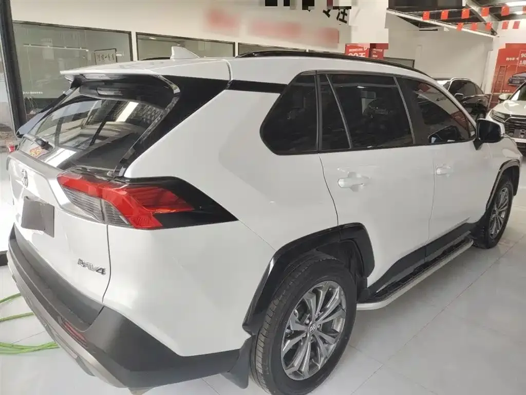 Toyota RAV4 — фото 2