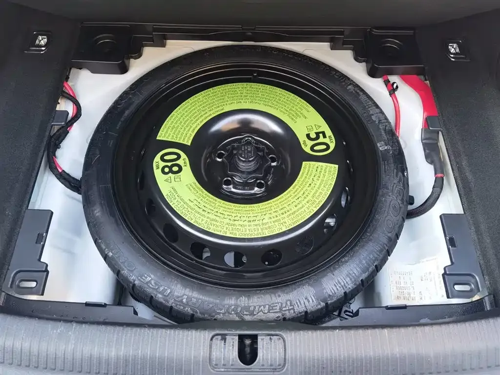 Audi A4L 2021 из CN, фото 6