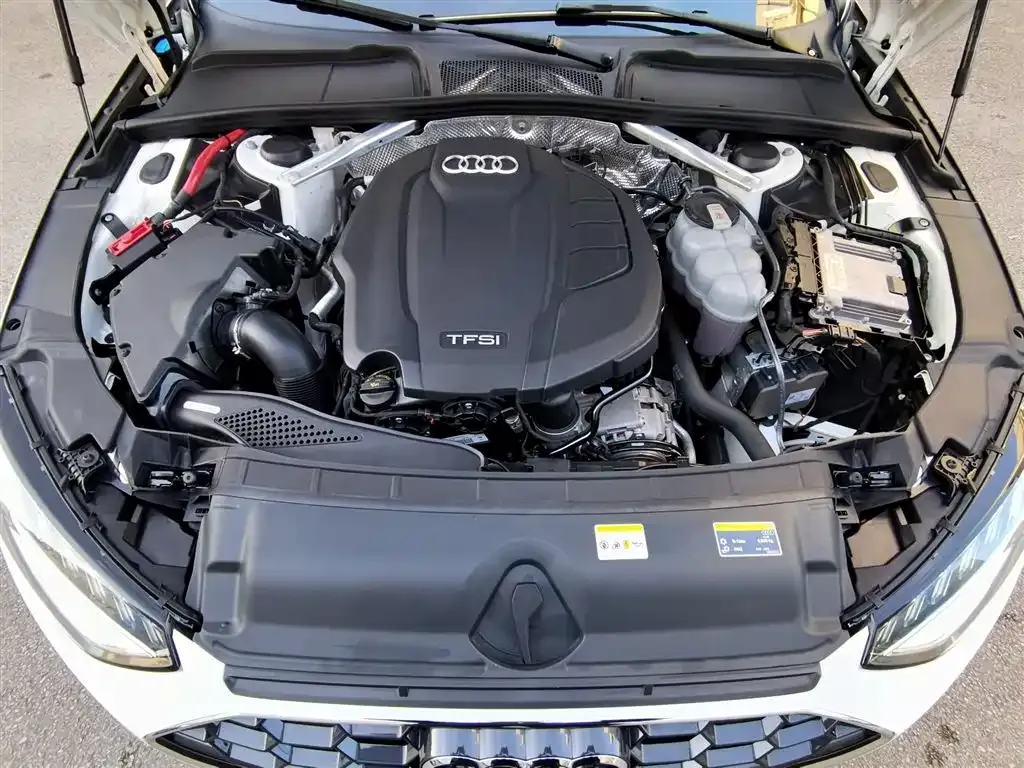 Audi A4L 2021 из CN, фото 4