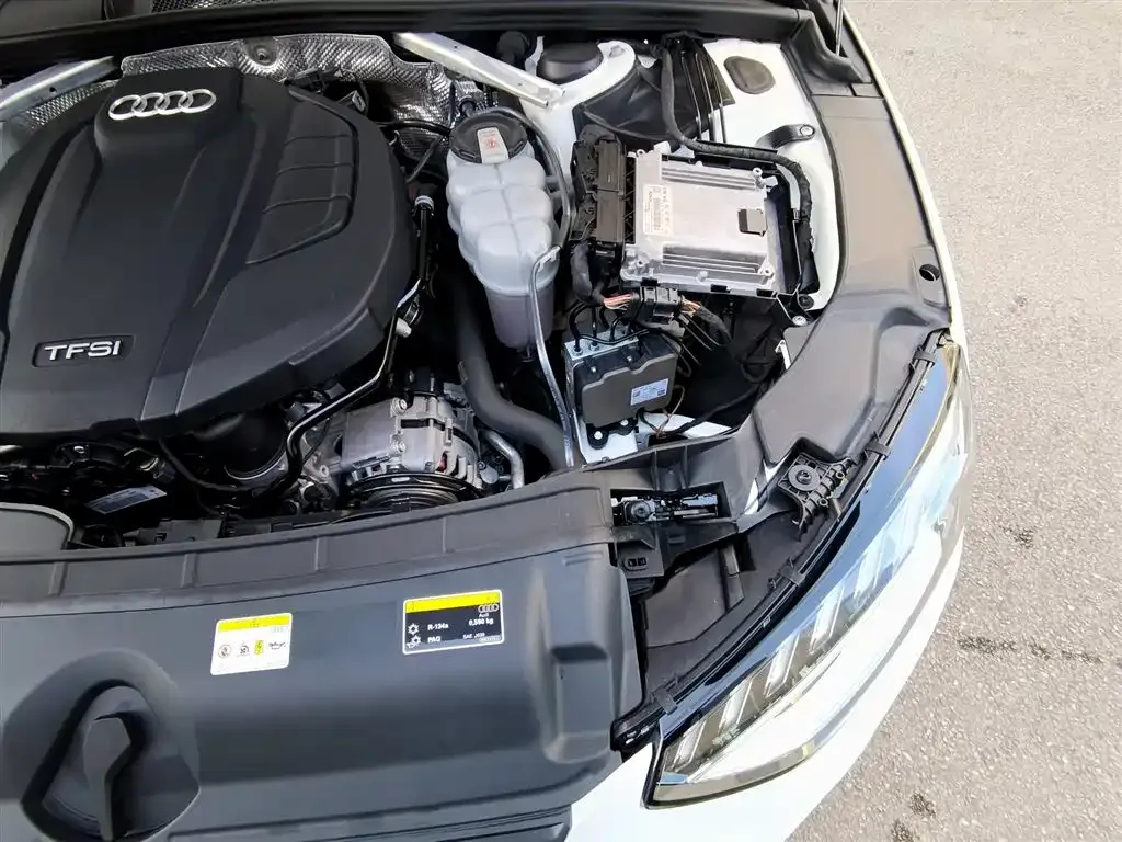 Audi A4L 2021 из CN, фото 8