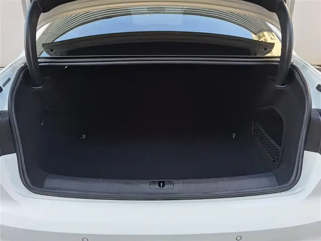 Audi A4L 2021 из CN, фото 3