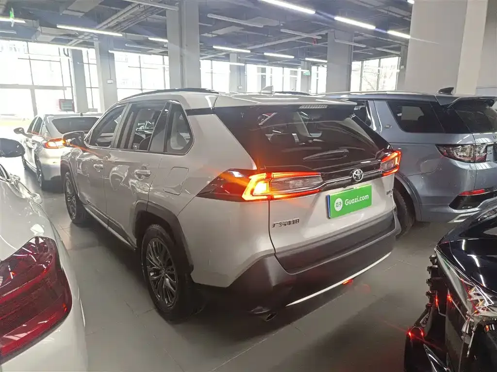 Toyota Wildlander 2023 из CN, фото 4