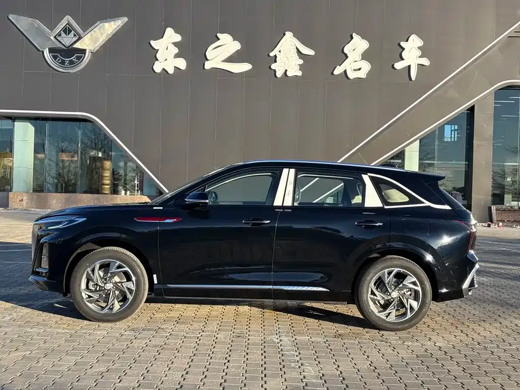 Hongqi HS3 PHEV — фото 3