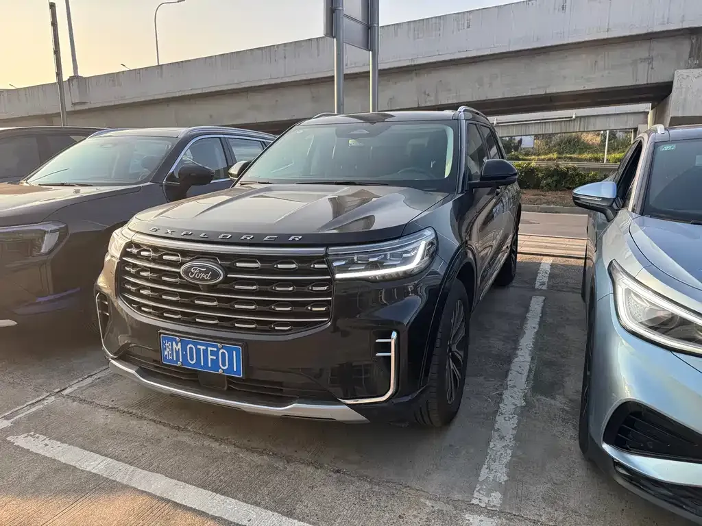 Ford Explorer 2025 из CN, фото 1
