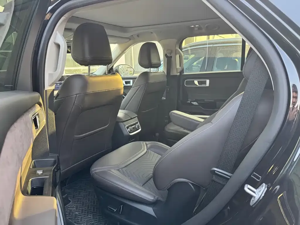 Ford Explorer 2025 из CN, фото 6