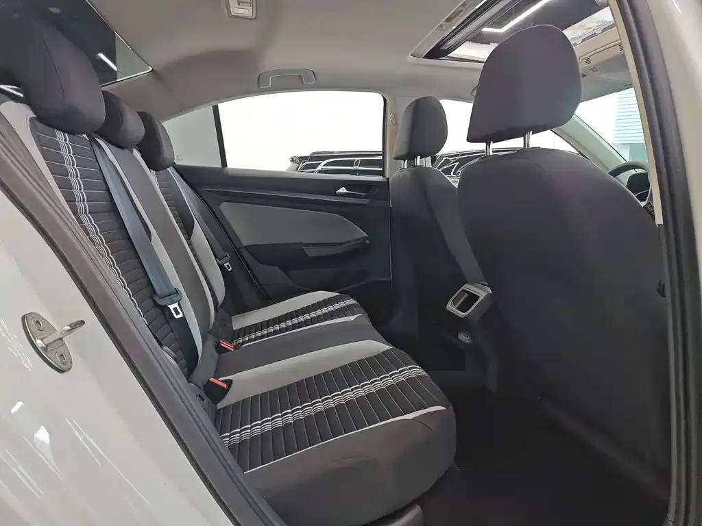 Volkswagen Bora 2023 из CN, фото 6