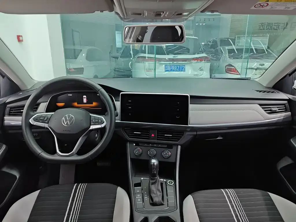 Volkswagen Bora 2023 из CN, фото 9