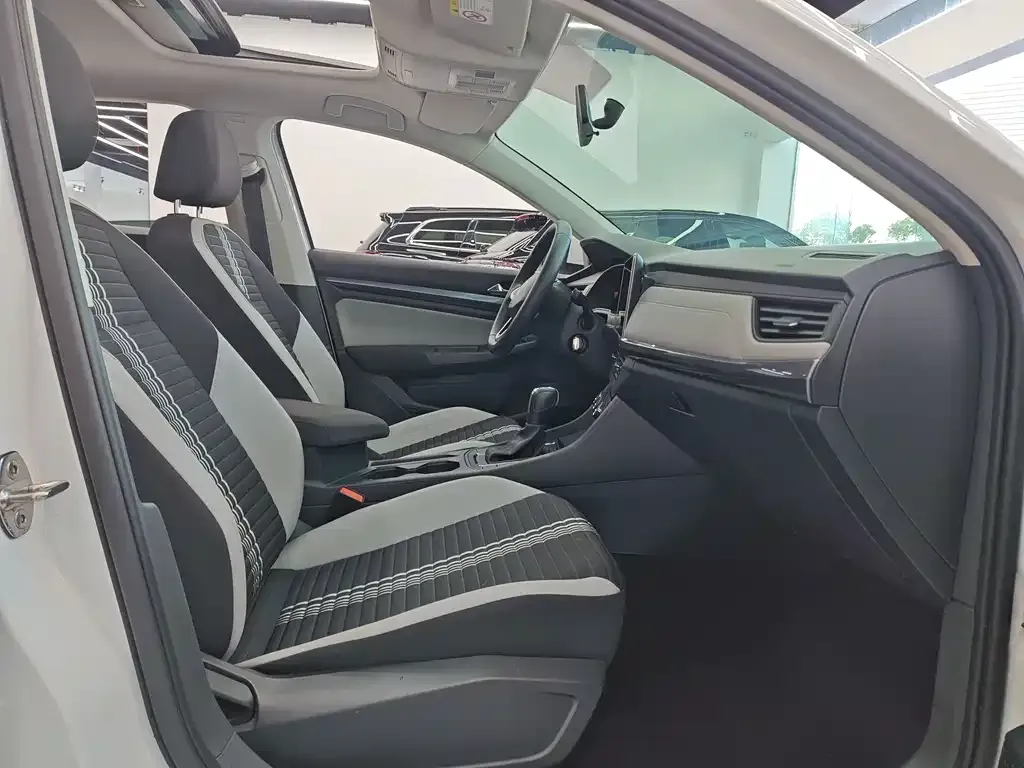 Volkswagen Bora 2023 из CN, фото 5