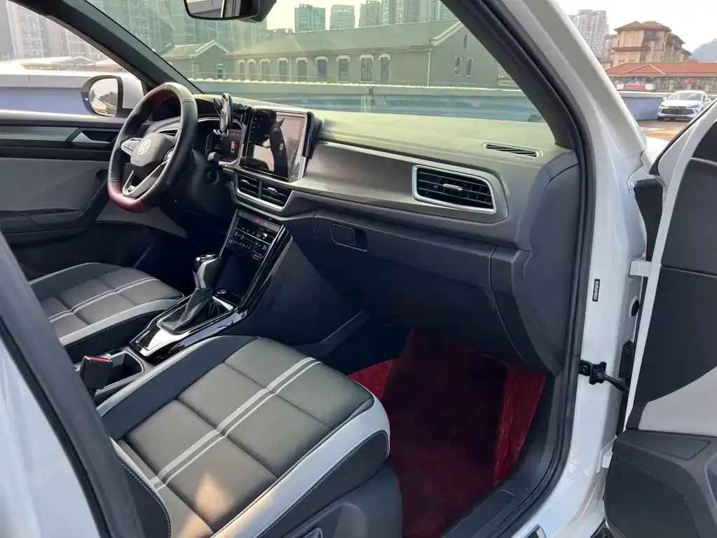 Volkswagen T-Roc 2023 из CN, фото 8