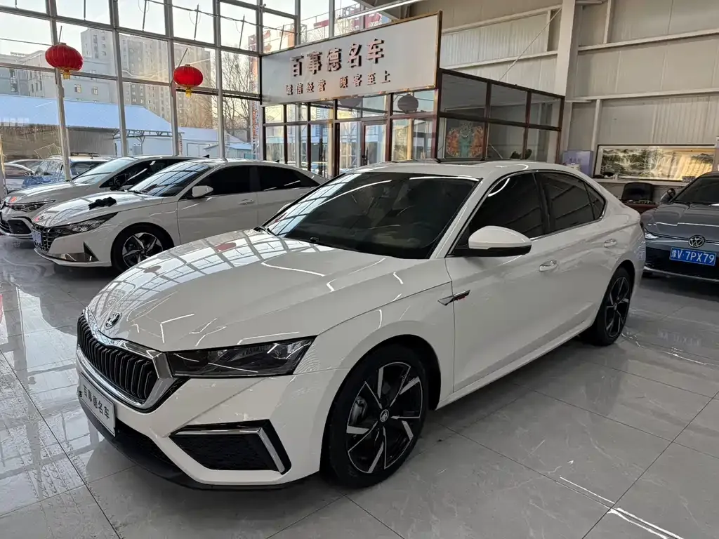 Skoda Octavia — фото 1