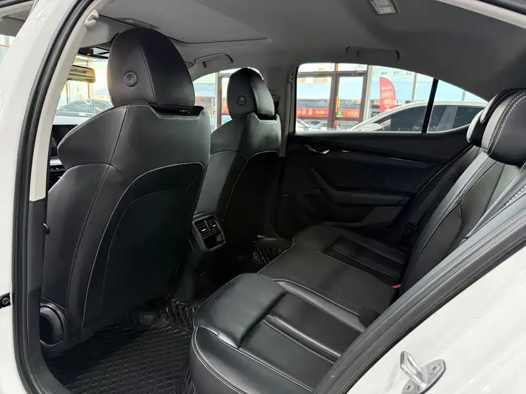 Skoda Octavia — фото 2