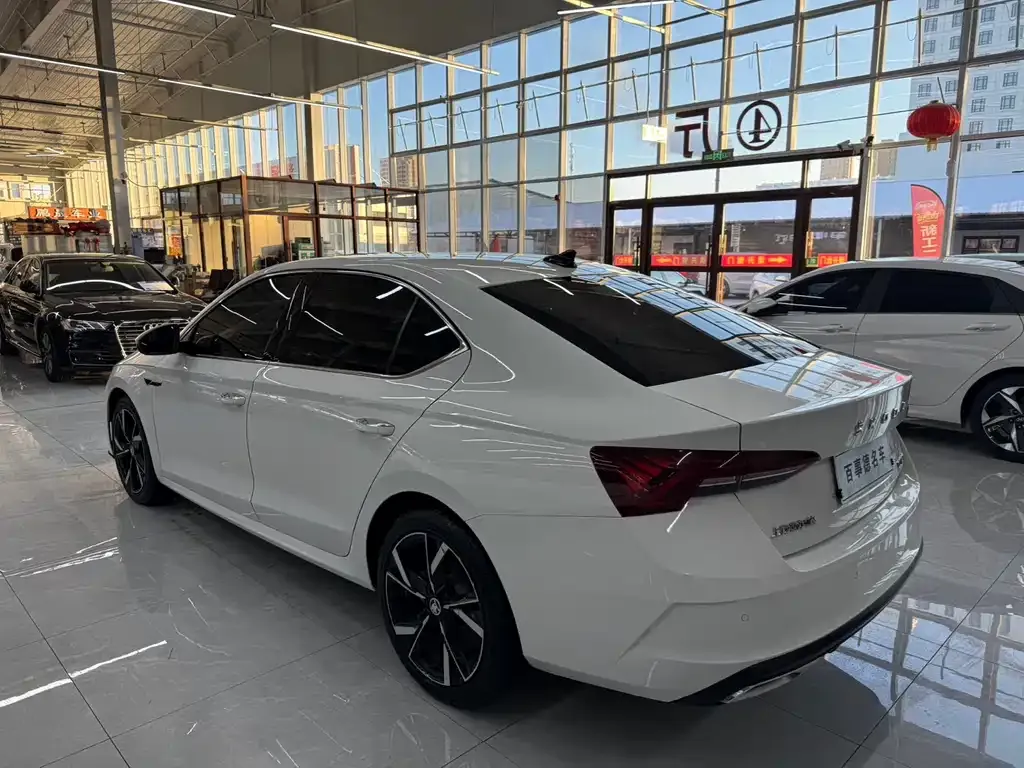 Skoda Octavia — фото 3
