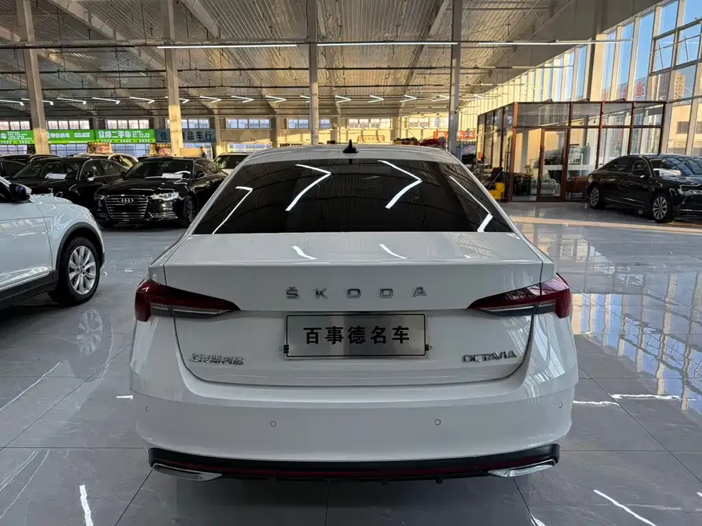 Skoda Octavia — фото 5