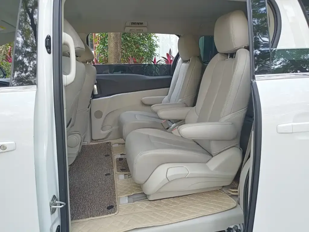 Buick GL8 2021 из CN, фото 2