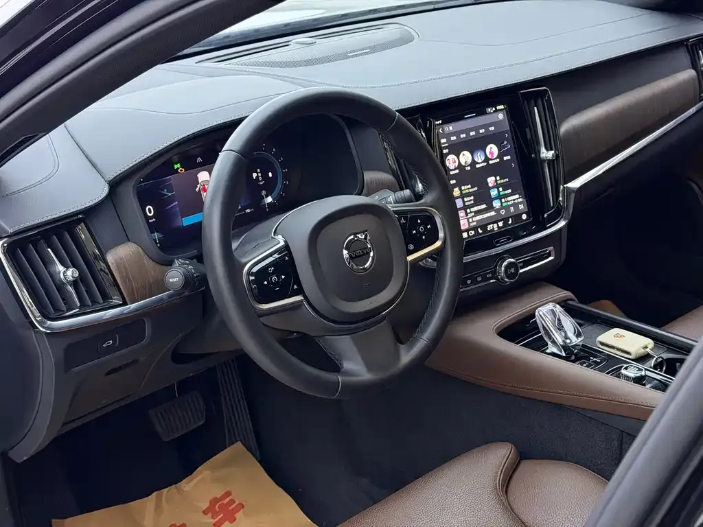 Volvo S90 2024 из CN, фото 5