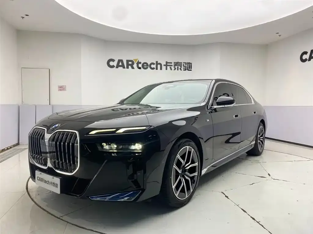 BMW 7 Series — фото 1