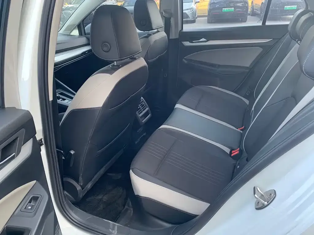 Volkswagen Golf 2021 из CN, фото 6