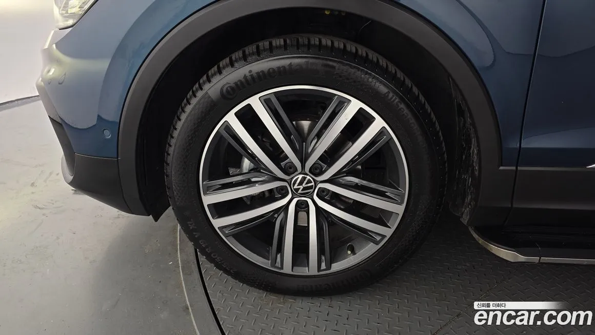 Volkswagen Tiguan — фото 10