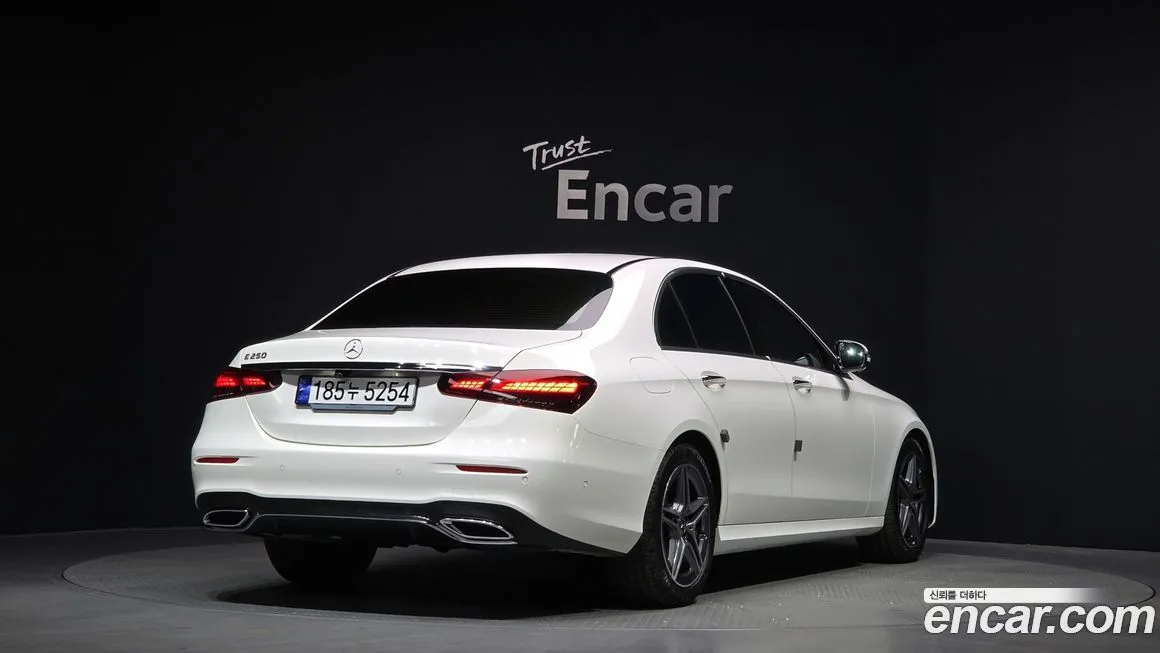 Mercedes-Benz E-Class — фото 2