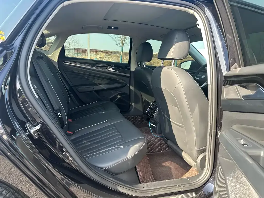 Volkswagen Passat 2021 из CN, фото 4